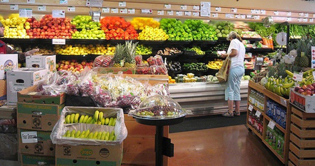 Fructe şi legume de import, coapte sub raze de etilenă